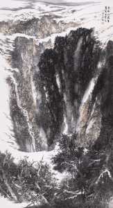 泉飞一道带，峰出半云天