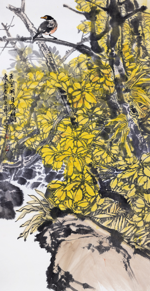 天空明月隐林间